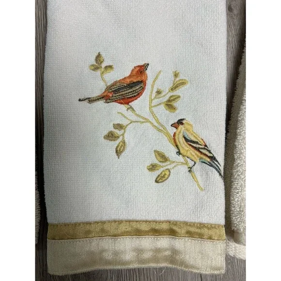 Set of 3 Vintage Avanti Hand Towels Gilded Songbird Embroidered Birds Cream - Picture 4 of 11